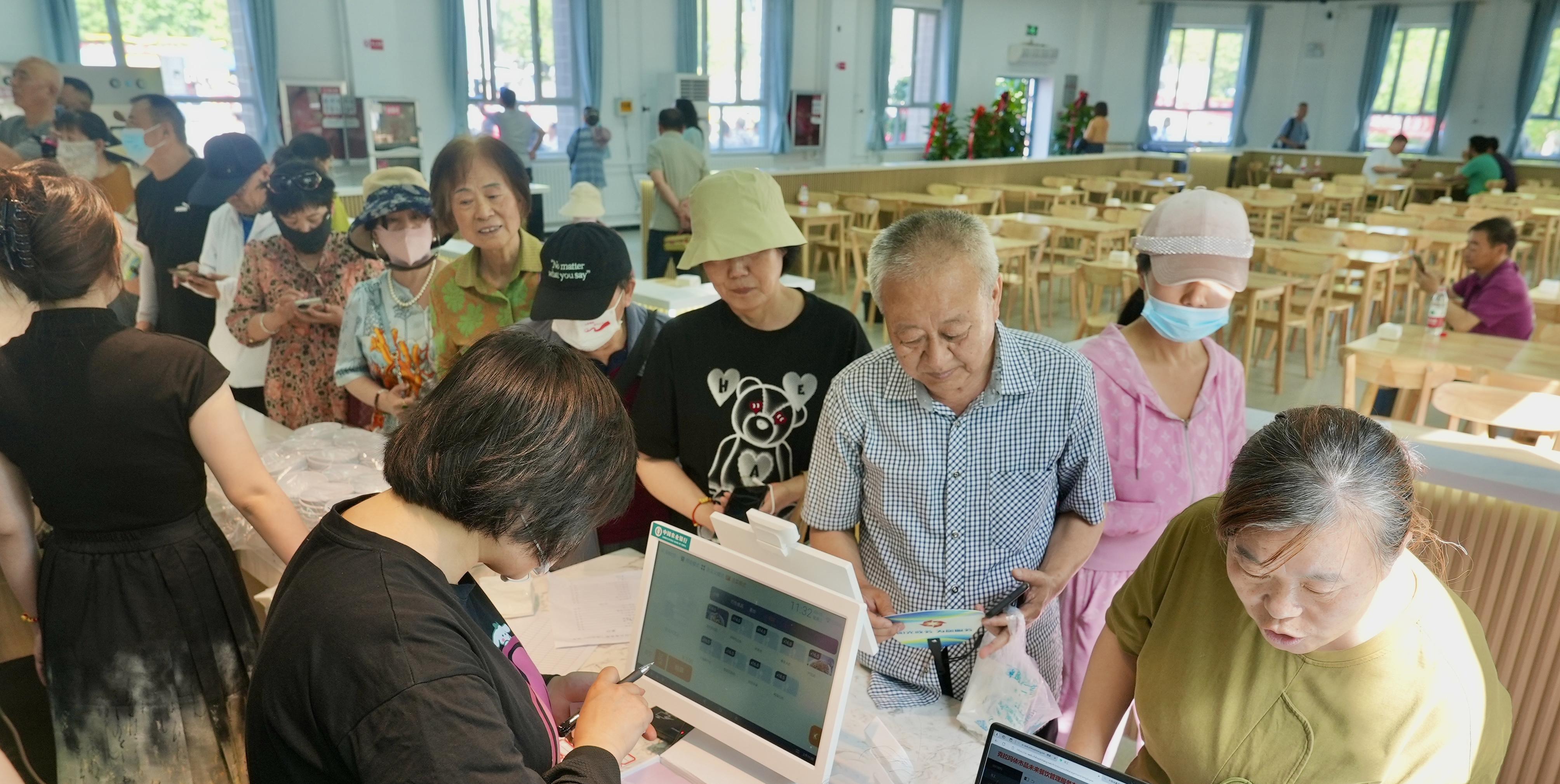 意昂体育app下载安装官网社区里的幸福“食”光