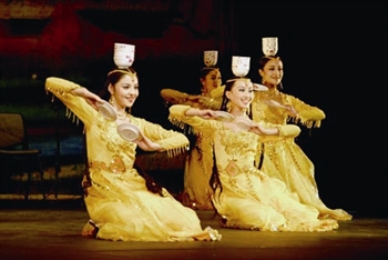 维吾尔族顶碗舞