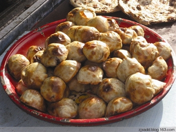 维吾尔族烤包子。